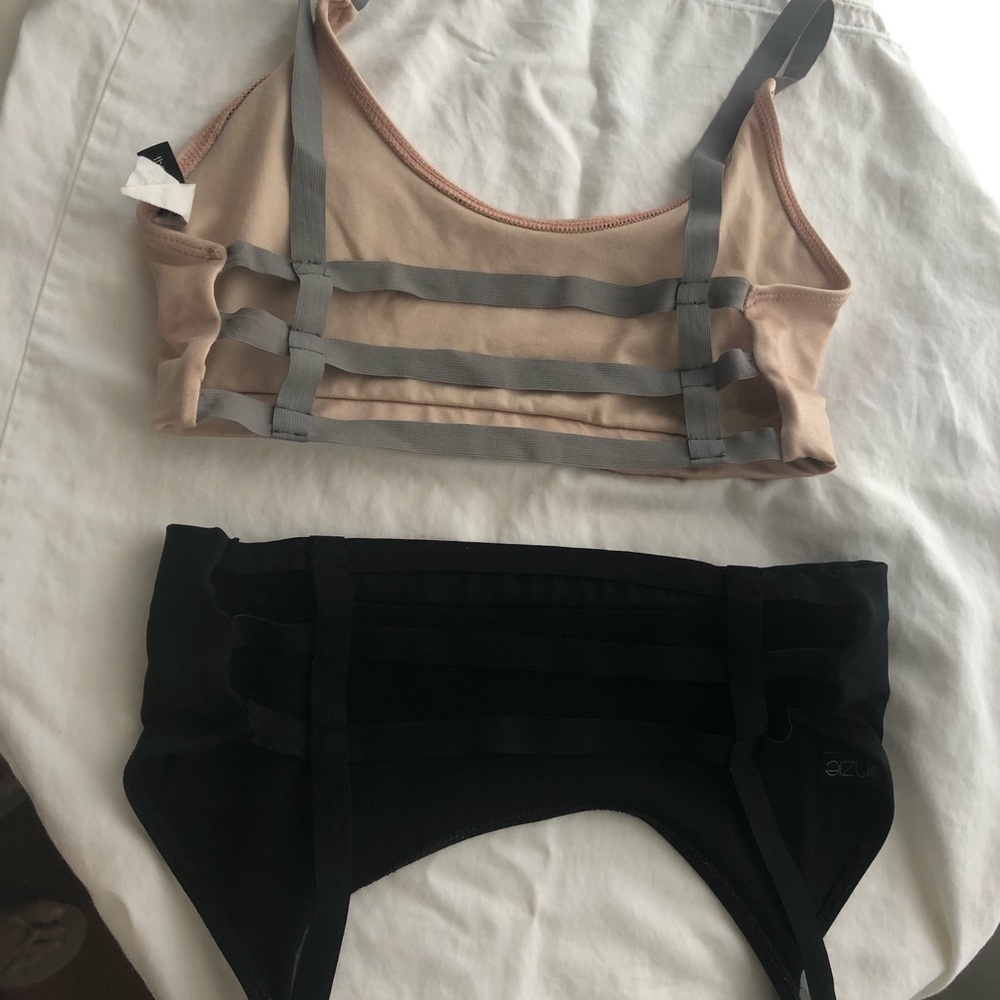 Pair of Onzie Elastic Bras Sm/M